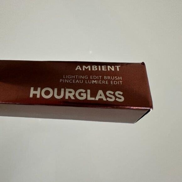 Hourglass No.17 Lighting Edit Vegan Ultra Soft Makeup Brushes - Picture 8 of 9